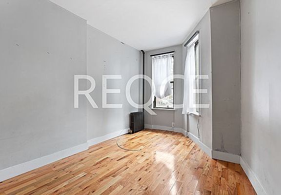 5th image of 388 Woodbine St APT 1R