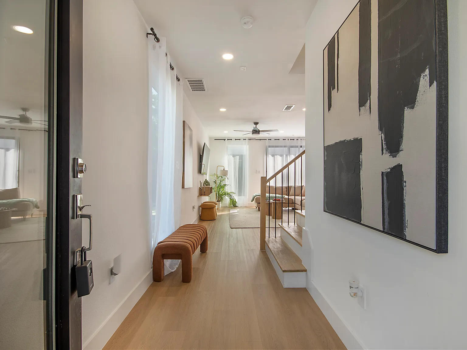 3 bed, 1765 sqft, $3,200 — Photo 2