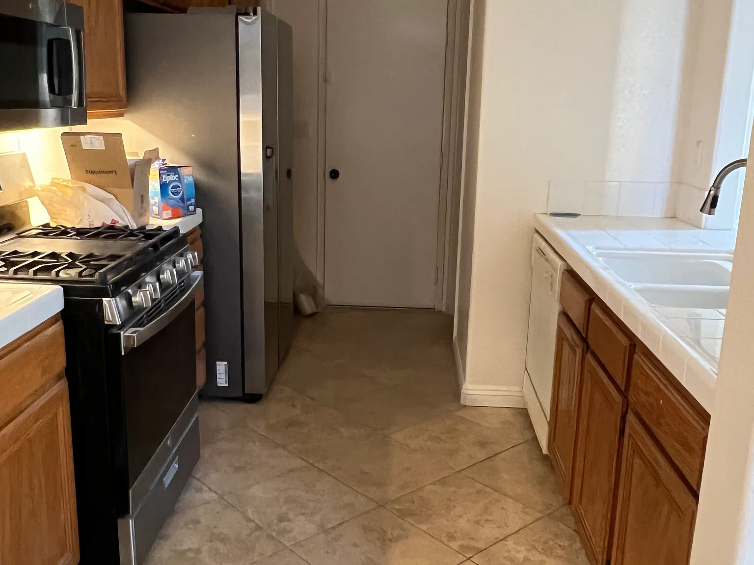 3 bed, 2.5 bath, 1468 sqft, $3,800 — Photo 2