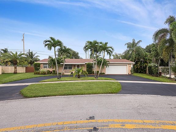 4th image of 4900 SW 88th Ter