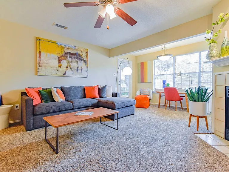 Riverset Apartments — Photo 1