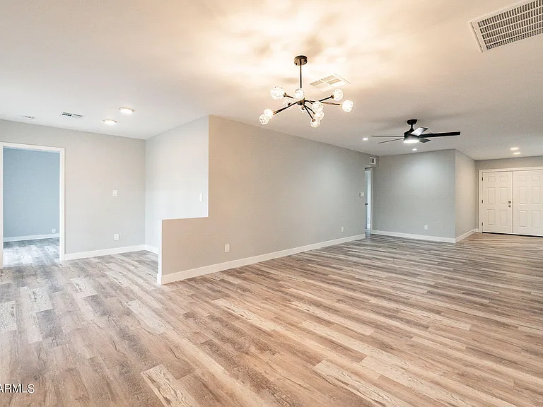 2318 E Lupine Ave — Photo 29