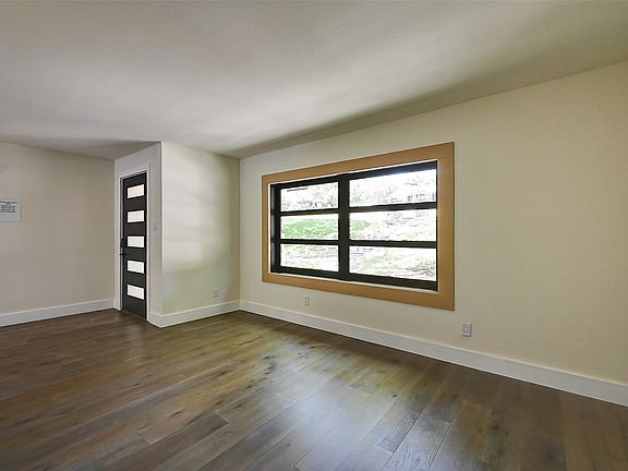 3rd image of 3900 Pelham Rd