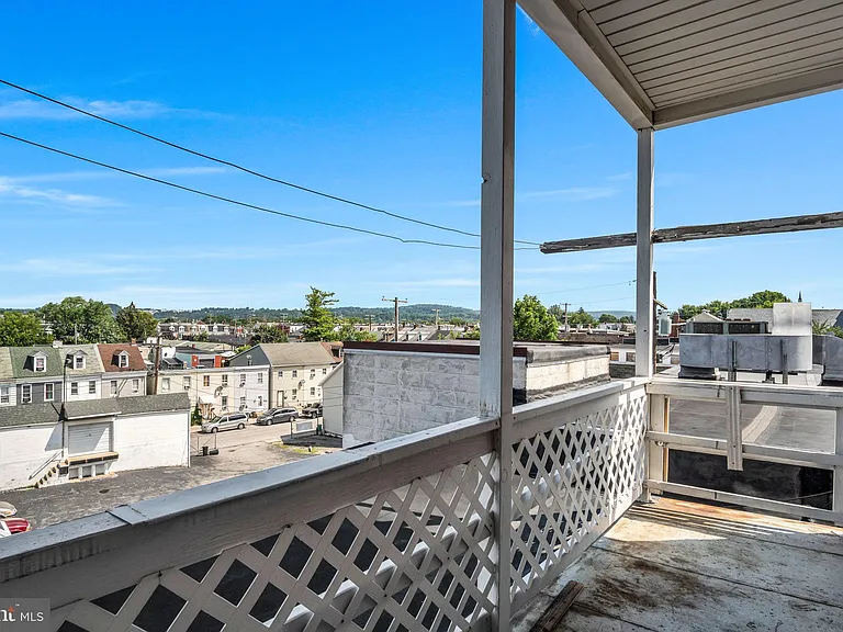 727 E Market St — Photo 20