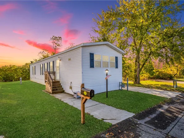 2 Roundtop Dr, Finleyville, PA 15332