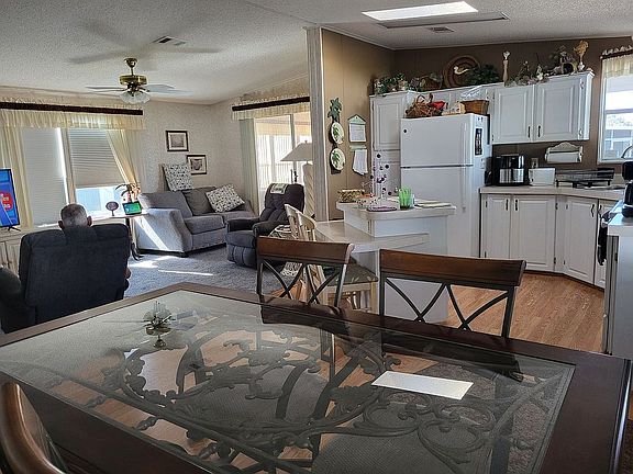 3rd image of 1014 W Virginia Dr