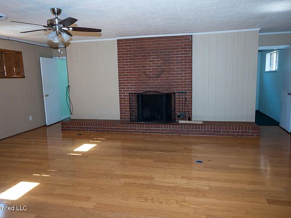 2nd image of 116 Pecan Way