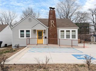 102 SW 2nd St, Lees Summit, MO 64063