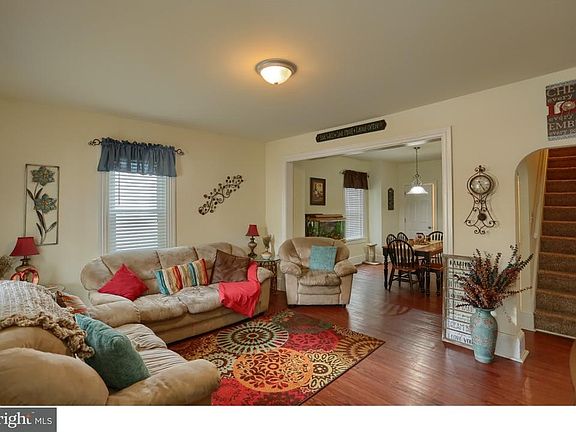 4th image of 503 W 1st Ave