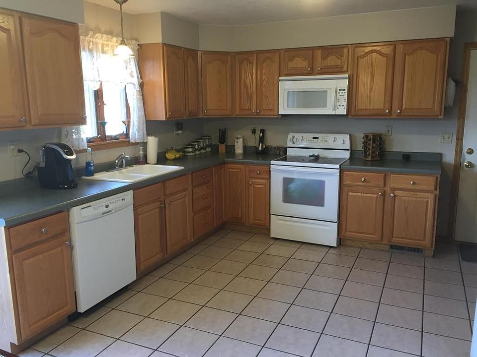 1st image of 141 Emerald Ln