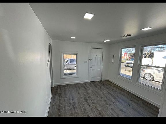 3rd image of 28 Norwood Ave