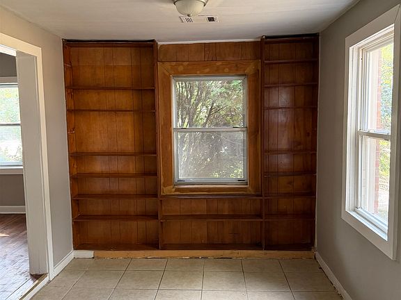 4th image of 3030 McCool Ave