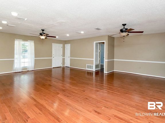 5th image of 104 Terry St
