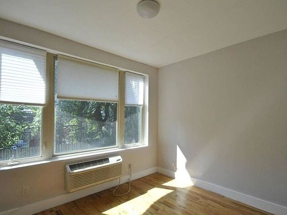 2nd image of 146 Jefferson St APT 2