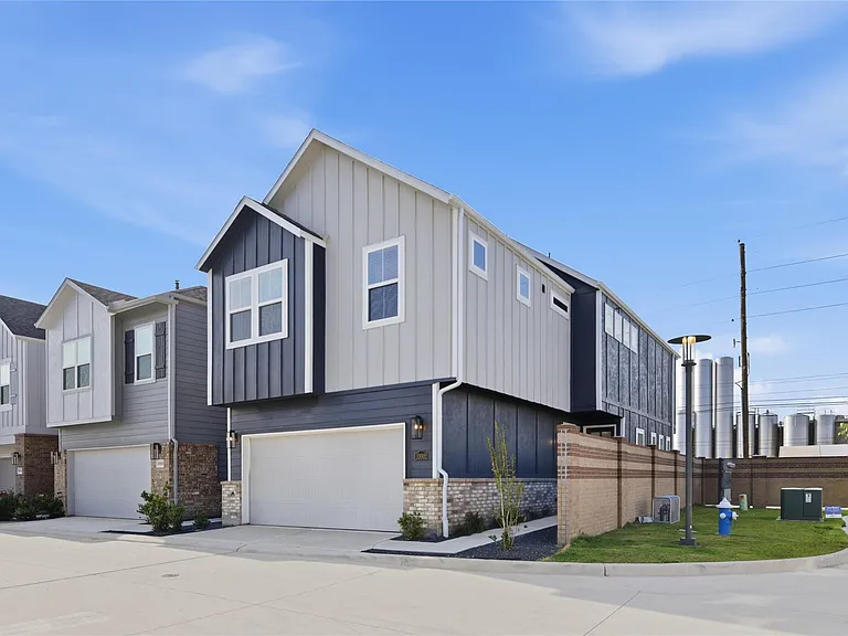 10010 Rustic Charm St — Photo 3