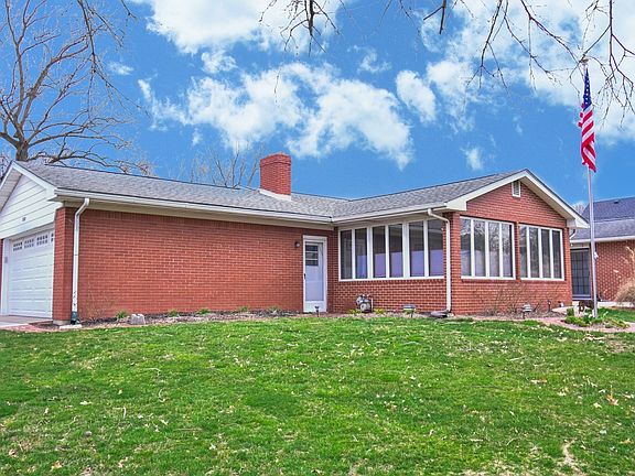 2nd image of 1080 Holly Dr