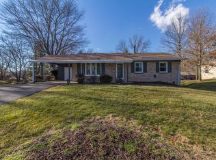 17556 Wheat Fall Dr, Derwood, MD 20855