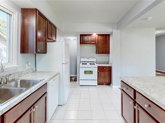 3rd image of 224 Lincoln Ave