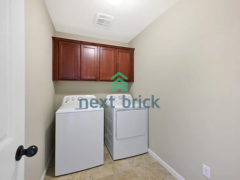 323 Graham Ave NE — Photo 21