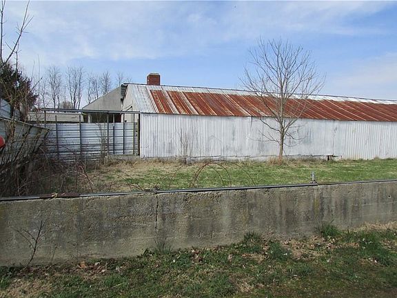 4th image of 111 N Main St