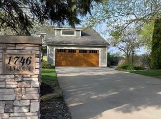 1746 Waukazoo Dr, Holland, MI