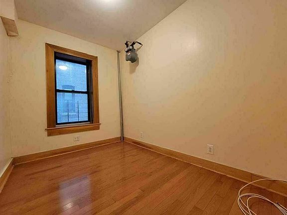 4th image of 600 W 139th St #2A
