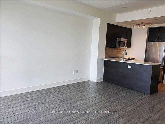 5th image of 30 Roehampton Ave #3103