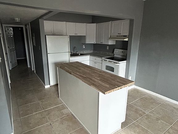 3rd image of 8923 N 40th St APT 1