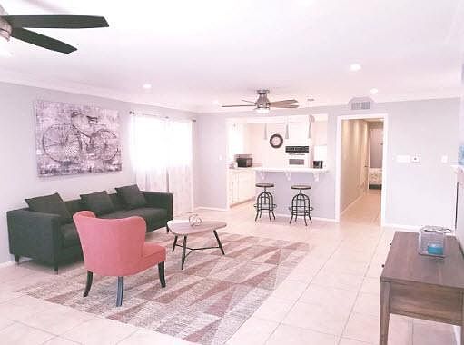 3rd image of 827 E Ocean Blvd
