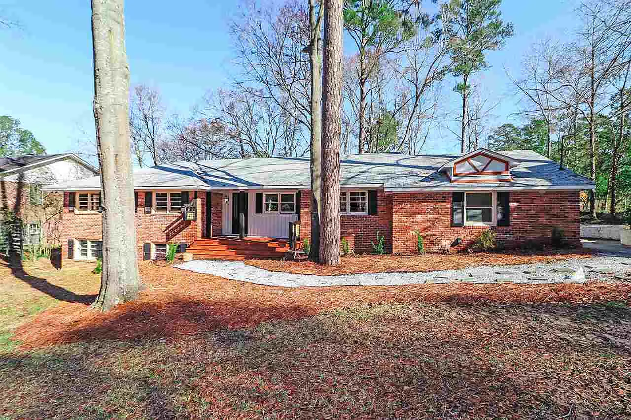 653 Captain Kell Dr photo 1