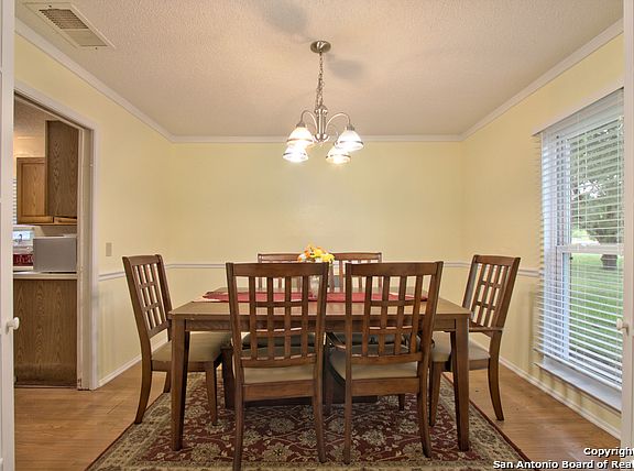 4th image of 10202 Plumas Dr