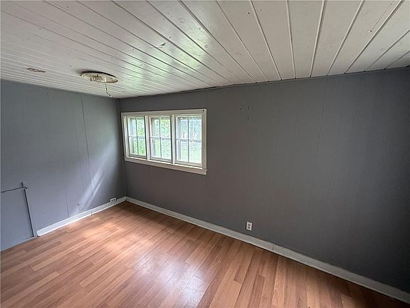 3rd image of 604 Laramie St