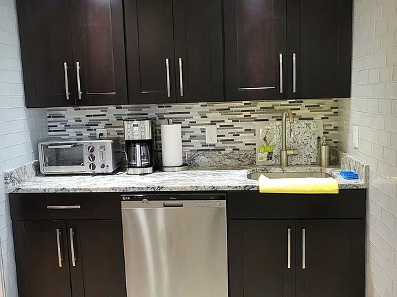 4th image of 225 E Wildwood Ave #414