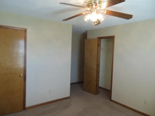 718 SE London Way — Photo 12