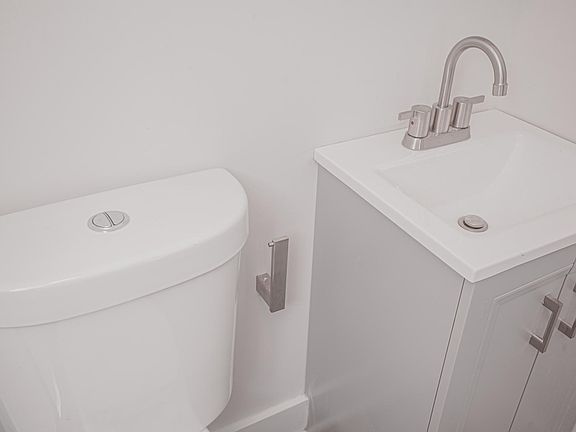 4th image of 2806 Boudinot St #18
