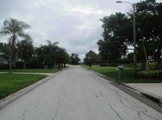 1201 Bay Dr, Belleair Beach, FL 33786