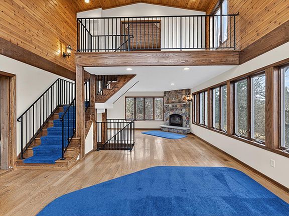 4th image of 2717 Oslo Ct NE