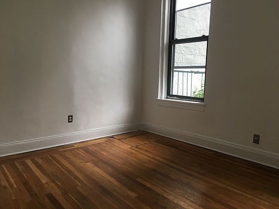 5th image of 340 Bedford Ave APT 1