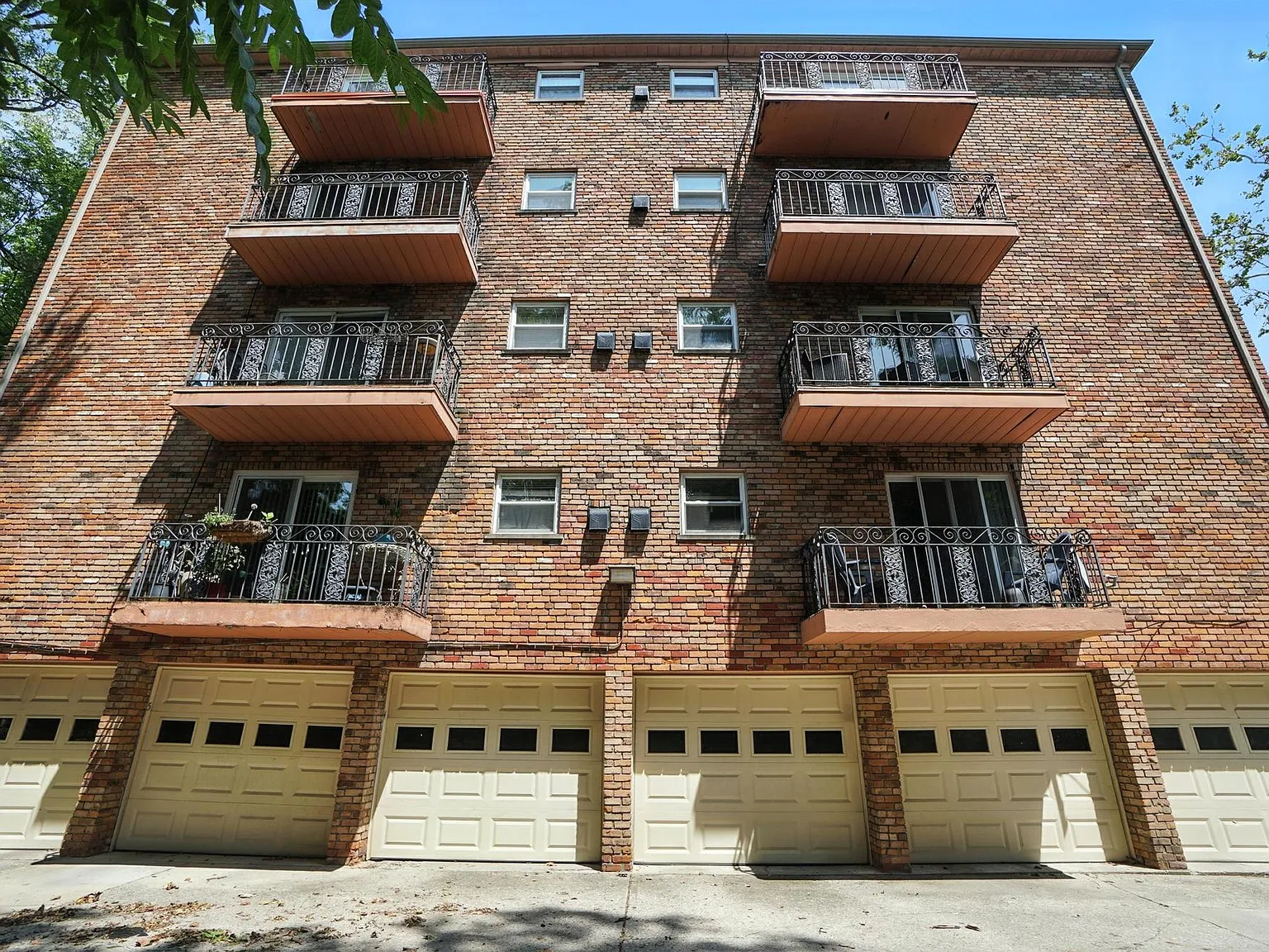 2 bed, 1200 sqft, $1,800 — Photo 3