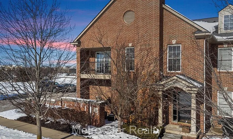 120 N Village Way