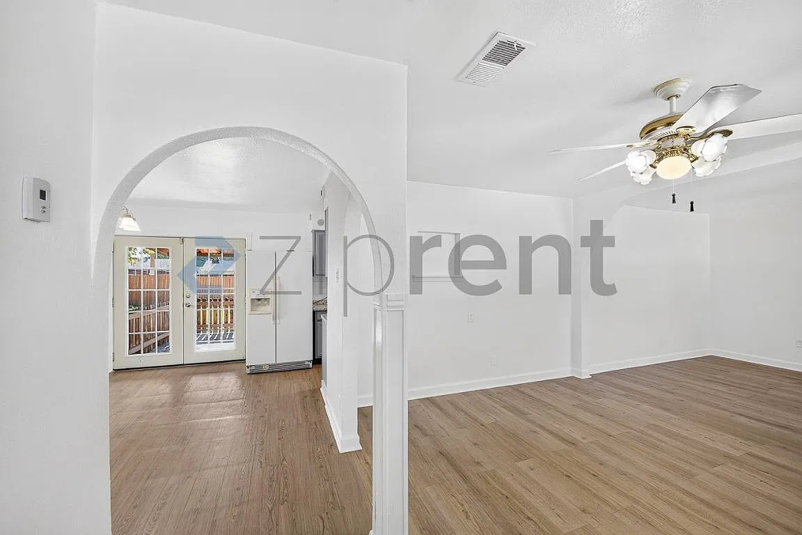 3 bed, 1033 sqft, $2,350 — Photo 4