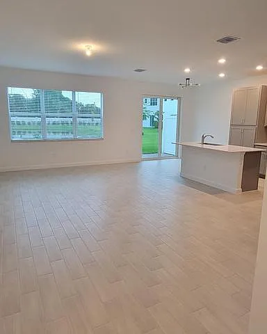 3 bed, 1708 sqft, $3,300 — Photo 2