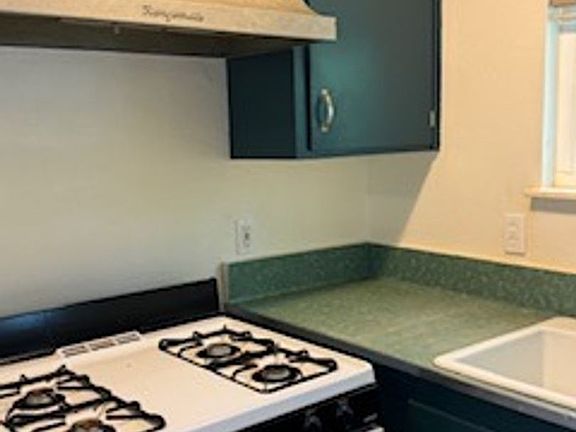 4th image of 1 & 3 Oak Knoll Ave #3