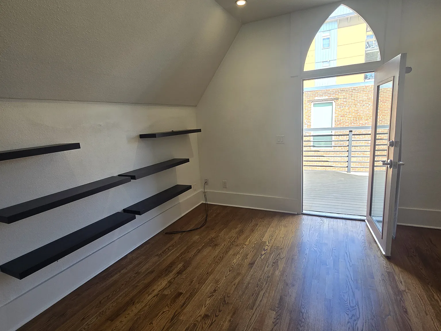 2 bed, 700 sqft, $2,500 — Photo 4