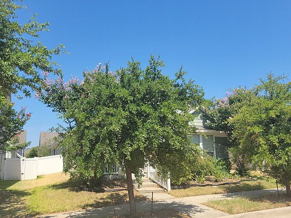 3rd image of 1401 Live Oak Ln