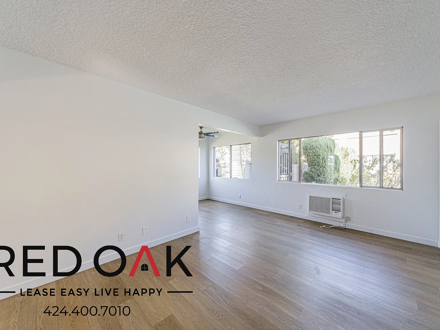 ~1 Month Free~ Spacious 2-Bed With Pool And Parking Available ~ In Reseda! — Photo 4