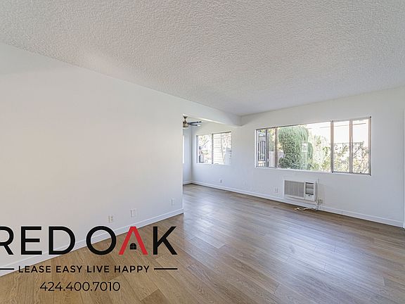 4th image of 19148 Sherman Way #5401