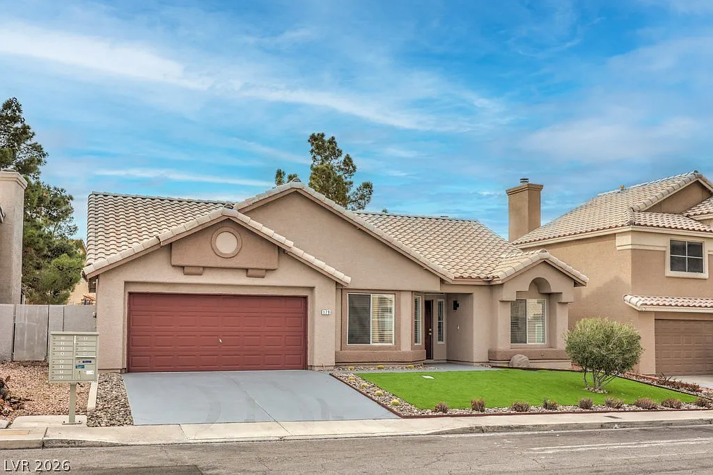 3 bed, 2.0 bath, 1263 sqft, $3,995 — Photo 3