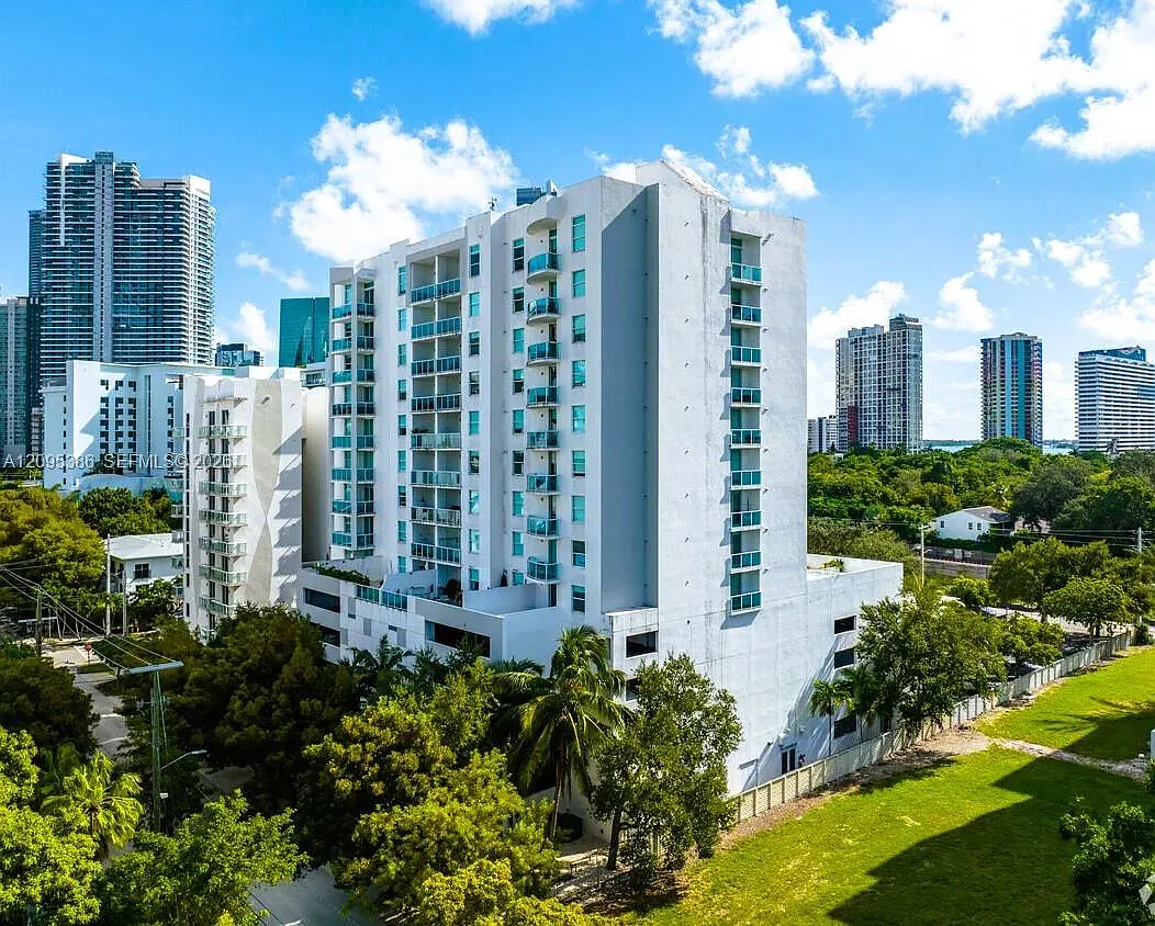 Brickell View West Condo — Photo 1