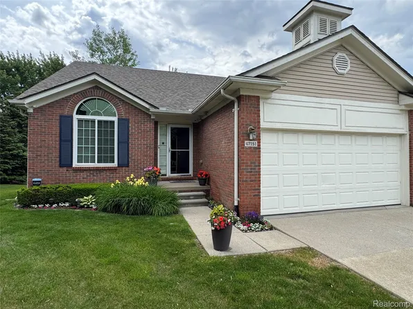 47151 Admirals Cove Ln #1, New Baltimore, MI 48051